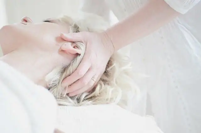 Reiki in Wallsend, Newcastle Gentle hands-on Reiki session for relaxation in Wallsend, Newcastle upon Tyne