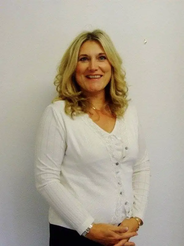 Portrait of Sonya Hudson, CNHC-registered clinical hypnotherapist in North Tyneside